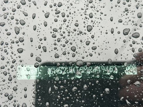 Used 2021 GMC Yukon XL Denali image 8