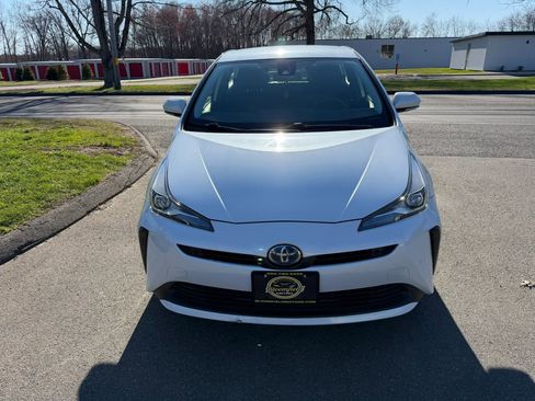 Used 2021 Toyota Prius LE image 2