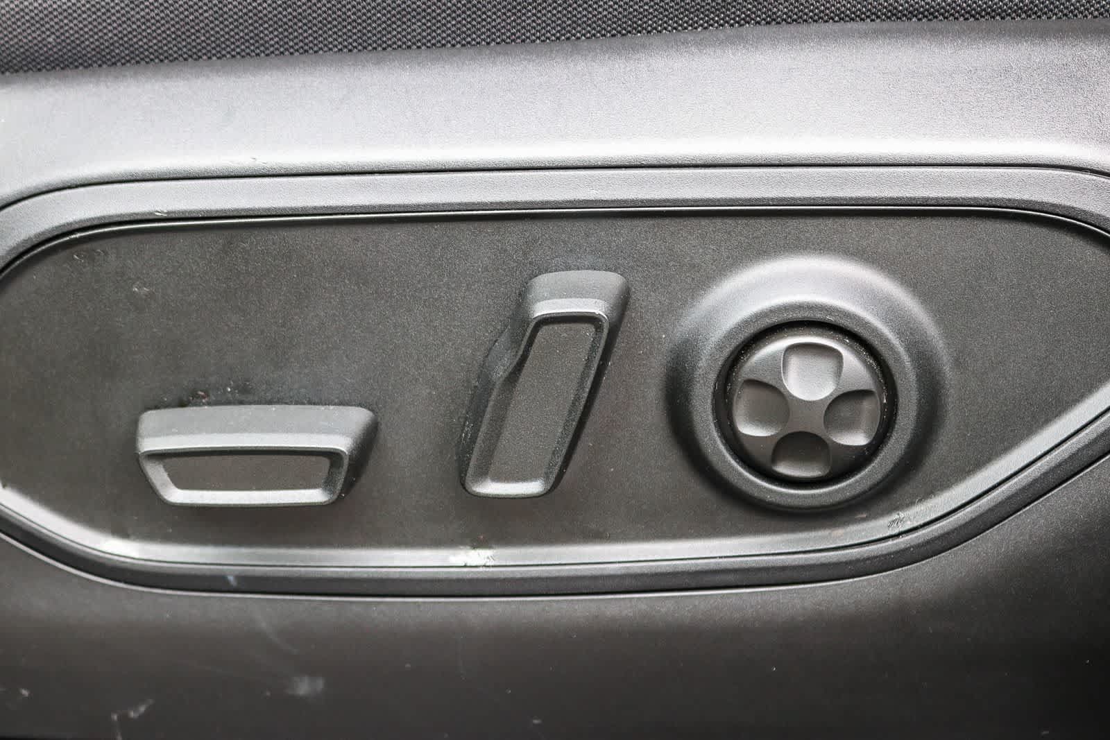 Used 2025 Jeep Grand Cherokee L Laredo RWD image 22