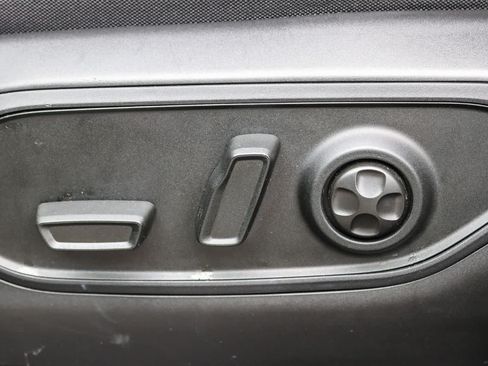 Used 2025 Jeep Grand Cherokee L Laredo RWD image 22