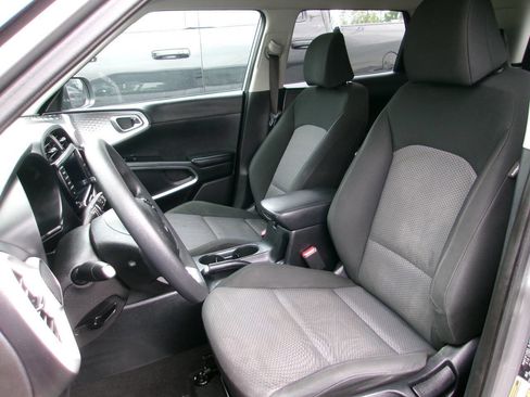 Used 2022 Kia Soul LX FWD image 8