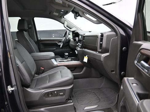 Used 2023 GMC Sierra 1500 SLT w/ SLT Premium Package image 32