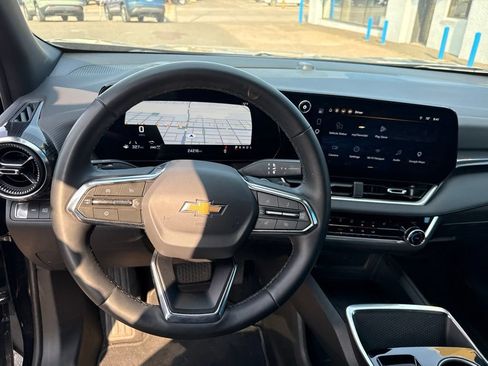 Used 2026 Chevrolet Equinox LT AWD/4WD image 24