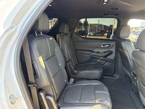 Used 2023 Chevrolet Traverse RS image 32