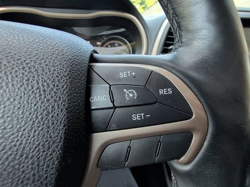 Used 2016 Jeep Cherokee Limited w/ Luxury Group AWD/4WD image 17