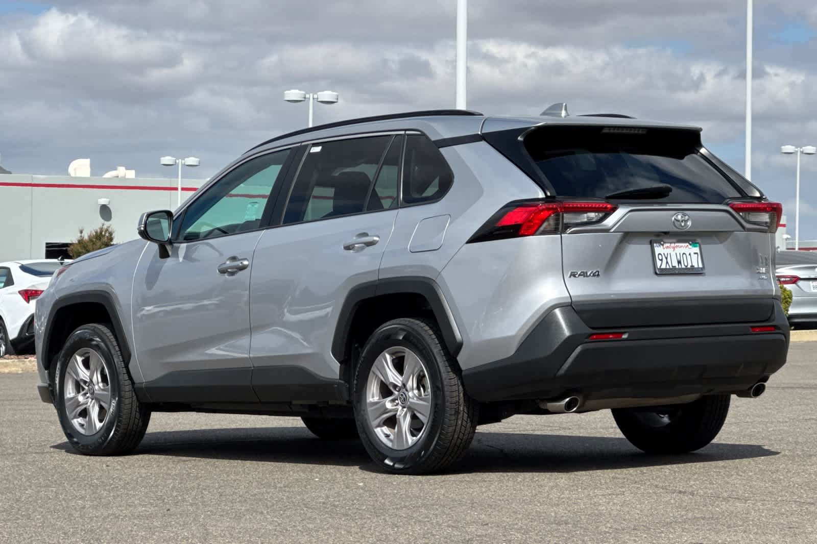 Used 2022 Toyota RAV4 XLE AWD/4WD image 7