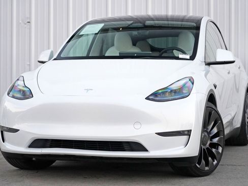 Used 2023 Tesla Model Y Performance image 3