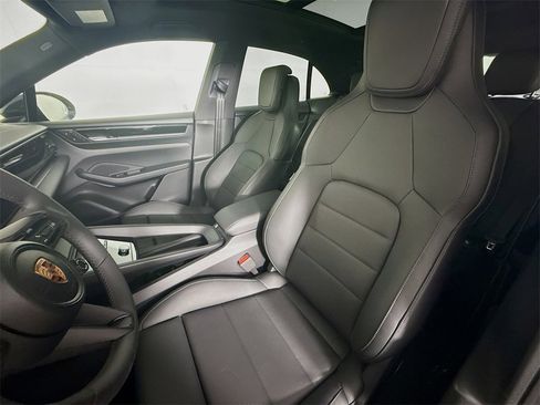 New 2025 Porsche Macan 4 Electric image 5