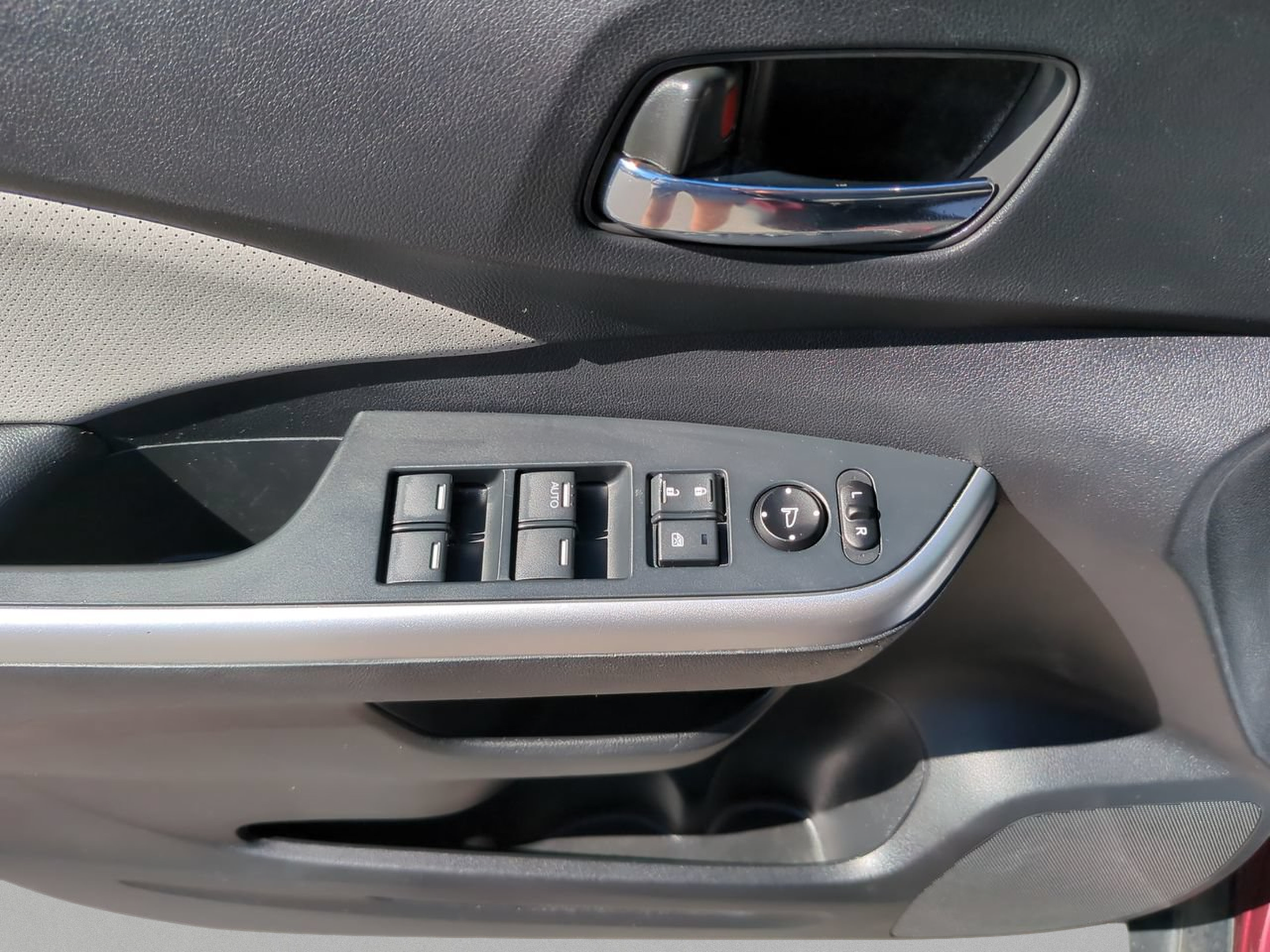 Used 2015 Honda CR-V EX-L image 17