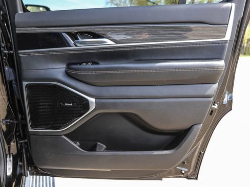 Used 2022 Jeep Wagoneer Series III w/ Premium Group I AWD/4WD image 25