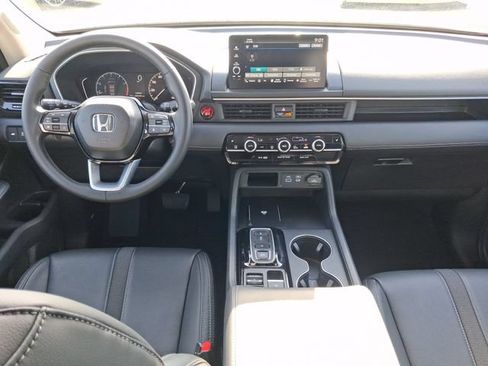 Used 2025 Honda Pilot EX-L image 7