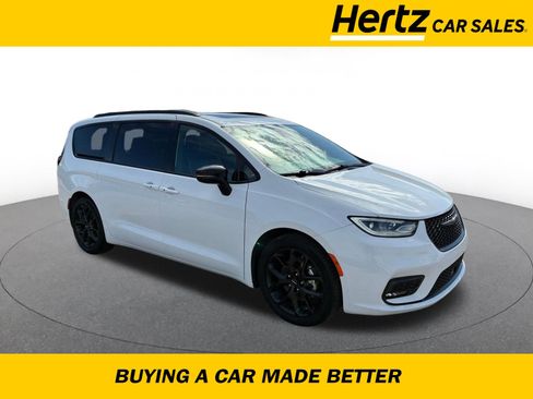 Used 2025 Chrysler Pacifica Limited image 1