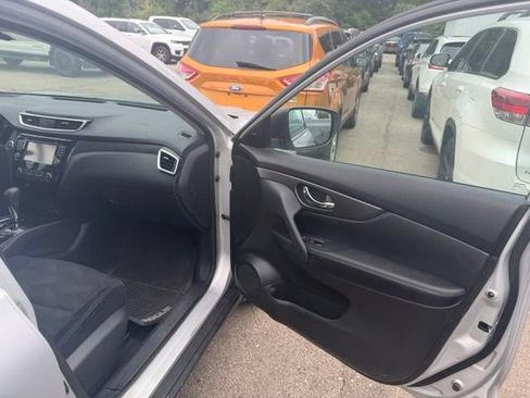 Used 2015 Nissan Rogue SV AWD/4WD image 10