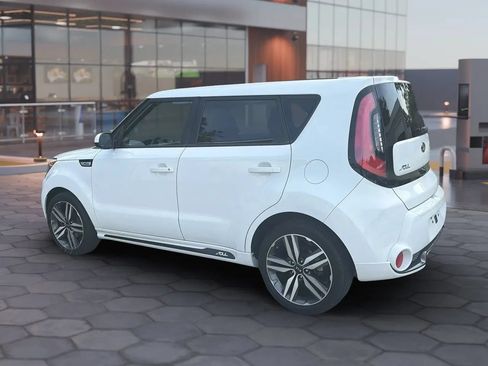 Used 2016 Kia Soul + w/ Soulful Package FWD image 6