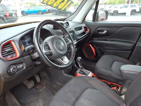 Certified 2018 Jeep Renegade Trailhawk w/ Cold Weather Group II AWD/4WD image 7