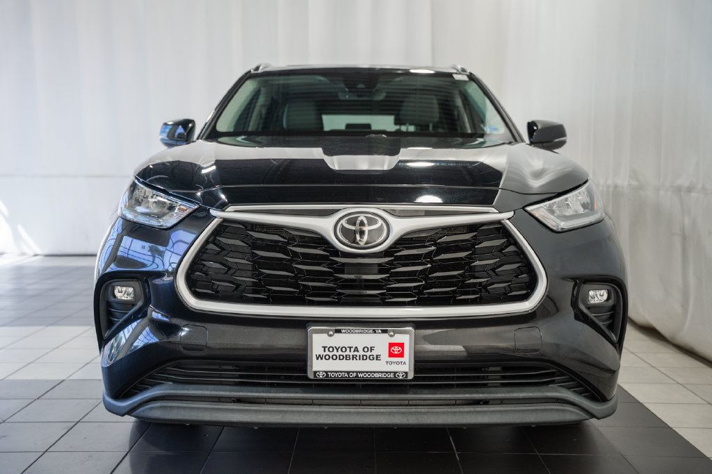 Used 2020 Toyota Highlander XLE AWD/4WD image 2