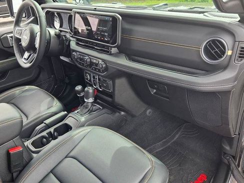 Used 2025 Jeep Wrangler Unlimited Sahara AWD/4WD image 19