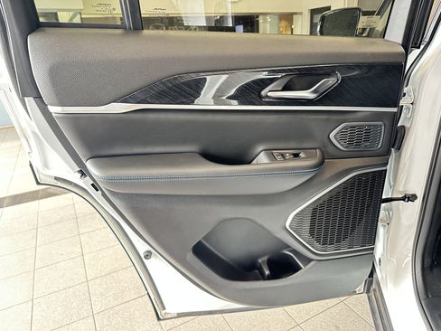 Used 2023 Jeep Grand Cherokee Trailhawk image 31