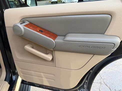 Used 2007 Ford Explorer Eddie Bauer image 16