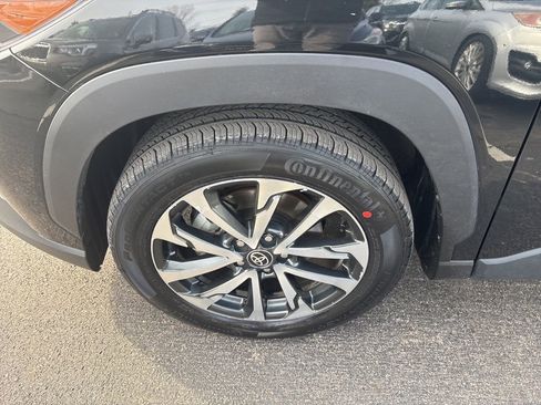 Used 2023 Toyota Corolla Cross XLE w/ Convenience Package image 8