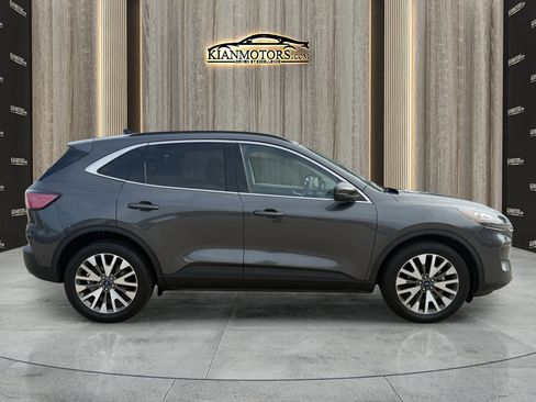 Used 2020 Ford Escape Titanium image 10
