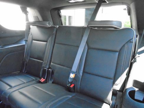 Used 2023 GMC Yukon SLT AWD/4WD image 46