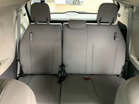 Used 2022 Toyota Sienna XLE image 31