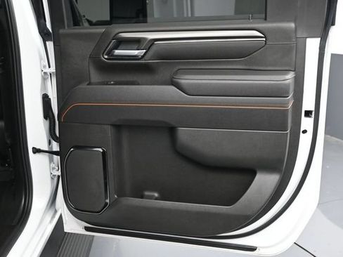 Used 2025 GMC Sierra 2500 AT4 AWD/4WD image 14