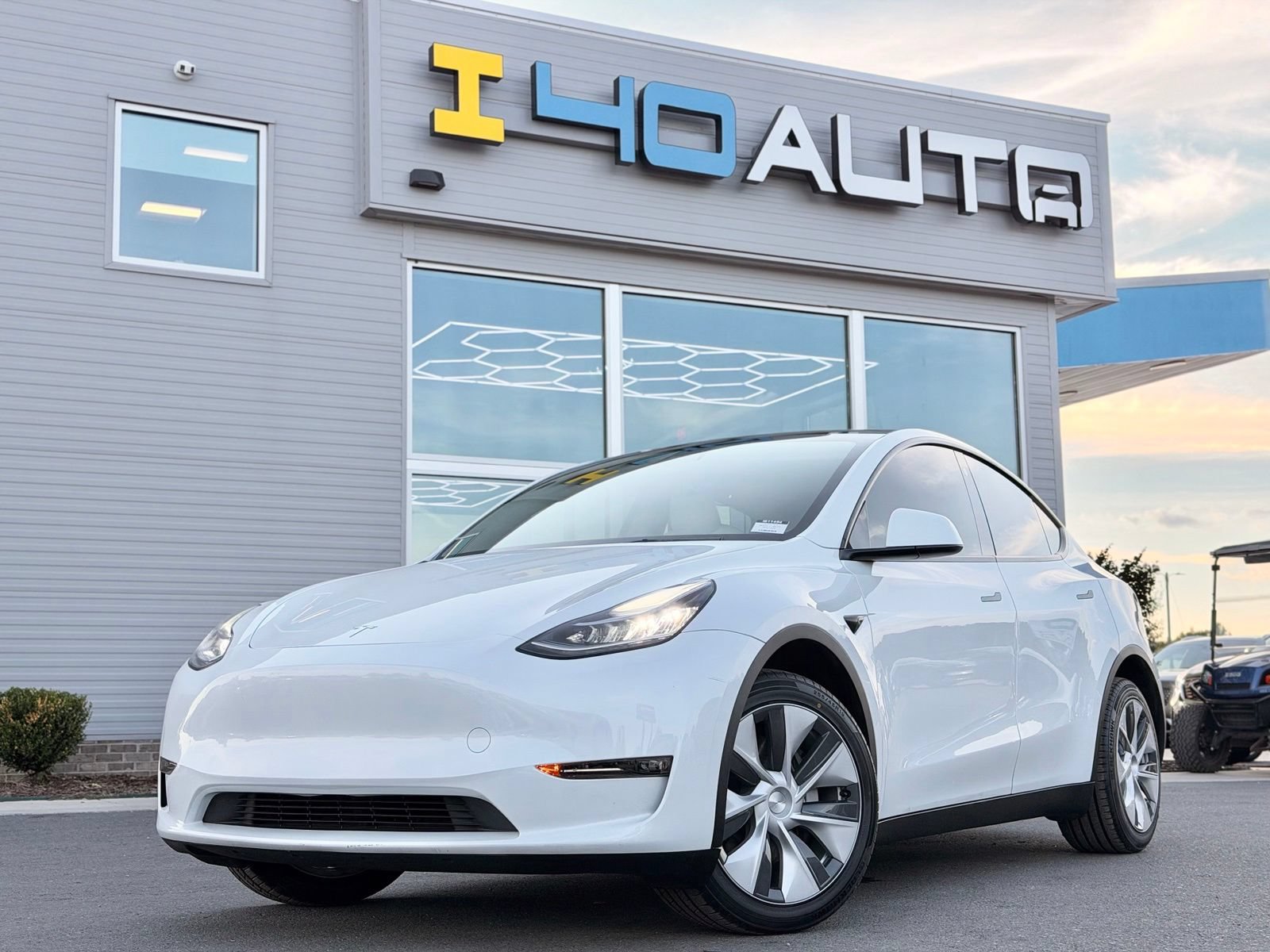 Used 2023 Tesla Model Y Long Range AWD/4WD image 1