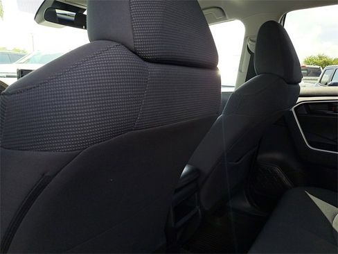 Used 2021 Toyota RAV4 LE image 13