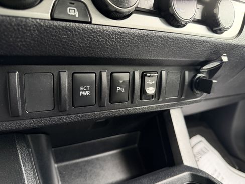 Used 2019 Toyota Tacoma SR5 image 26