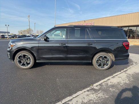 Used 2023 Ford Expedition Max Limited image 2