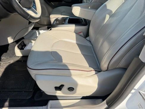Used 2020 Chrysler Pacifica Limited FWD image 22