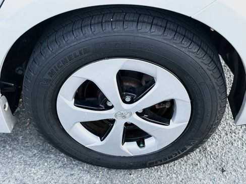 Used 2013 Toyota Prius Two FWD image 18
