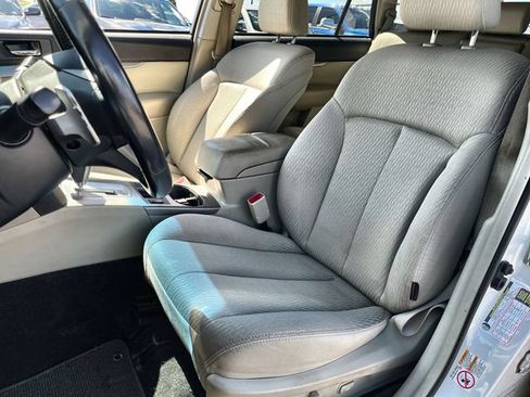Used 2011 Subaru Outback 2.5i Premium AWD/4WD image 15