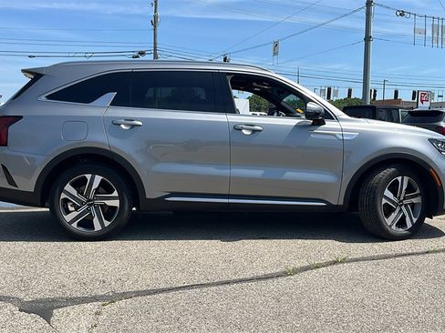 Used 2023 Kia Sorento SX Prestige image 2