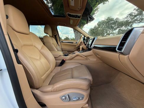 Used 2014 Porsche Cayenne AWD/4WD image 16
