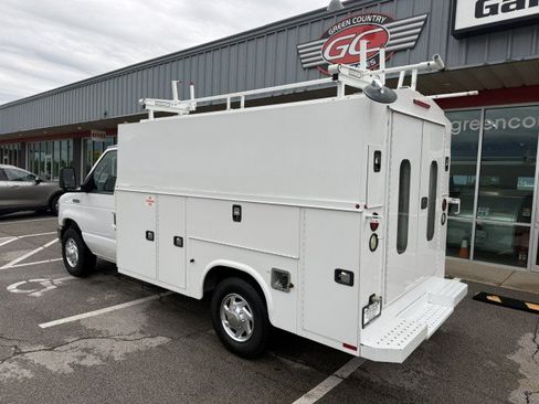 Used 2017 Ford E-350 and Econoline 350 Super Duty RWD image 4
