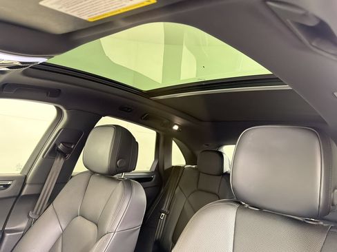 Certified 2025 Porsche Macan AWD/4WD image 17