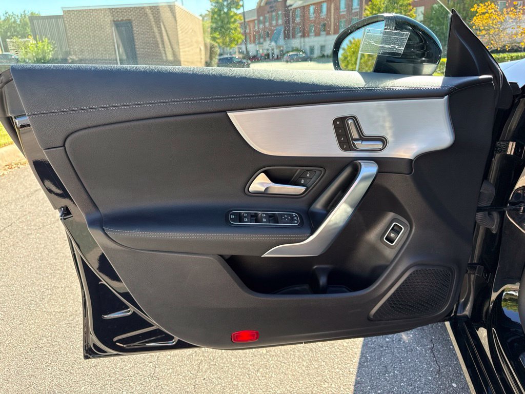 Used 2025 Mercedes-Benz CLA 250 image 16