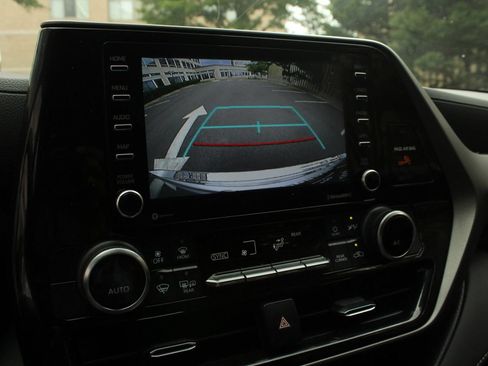 Used 2022 Toyota Highlander L AWD/4WD image 36