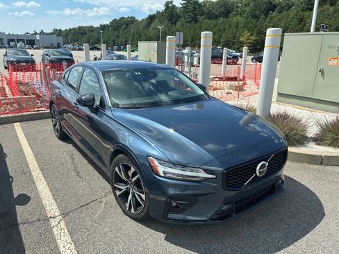 Used 2024 Volvo S60 B5 Core FWD image 2
