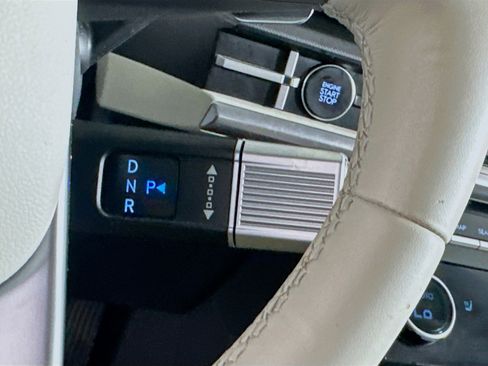 Used 2025 Hyundai Santa Fe SEL FWD image 24