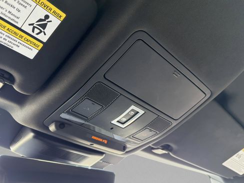 Used 2020 Land Rover Discovery Sport SE R-Dynamic image 18