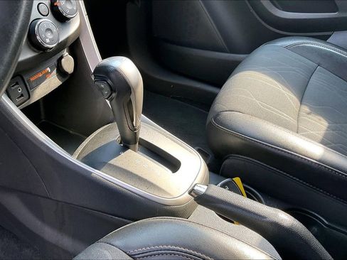 Used 2021 Chevrolet Trax LT w/ Sport Edition image 18