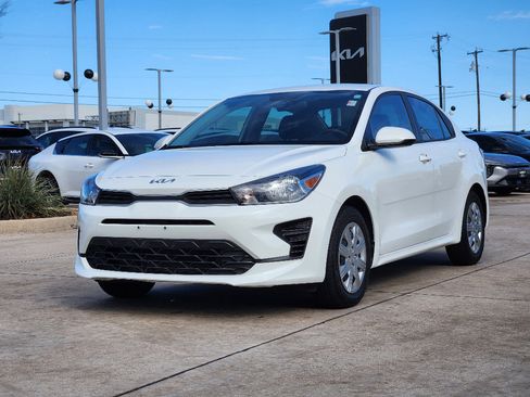 Used 2023 Kia Rio S image 2
