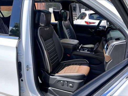 Used 2026 GMC Yukon XL Denali Ultimate w/ LPO, Floor Liner Package AWD/4WD image 10