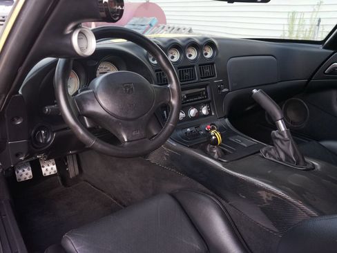 Used 2001 Dodge Viper GTS RWD image 2