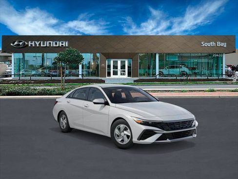 New 2026 Hyundai Elantra SE image 2