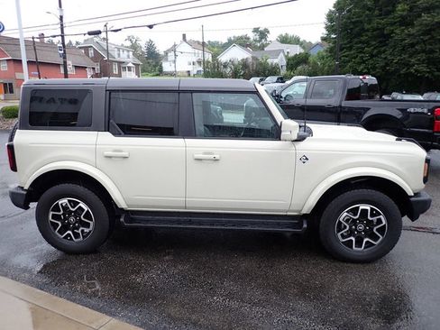 Used 2025 Ford Bronco Outer Banks AWD/4WD image 8